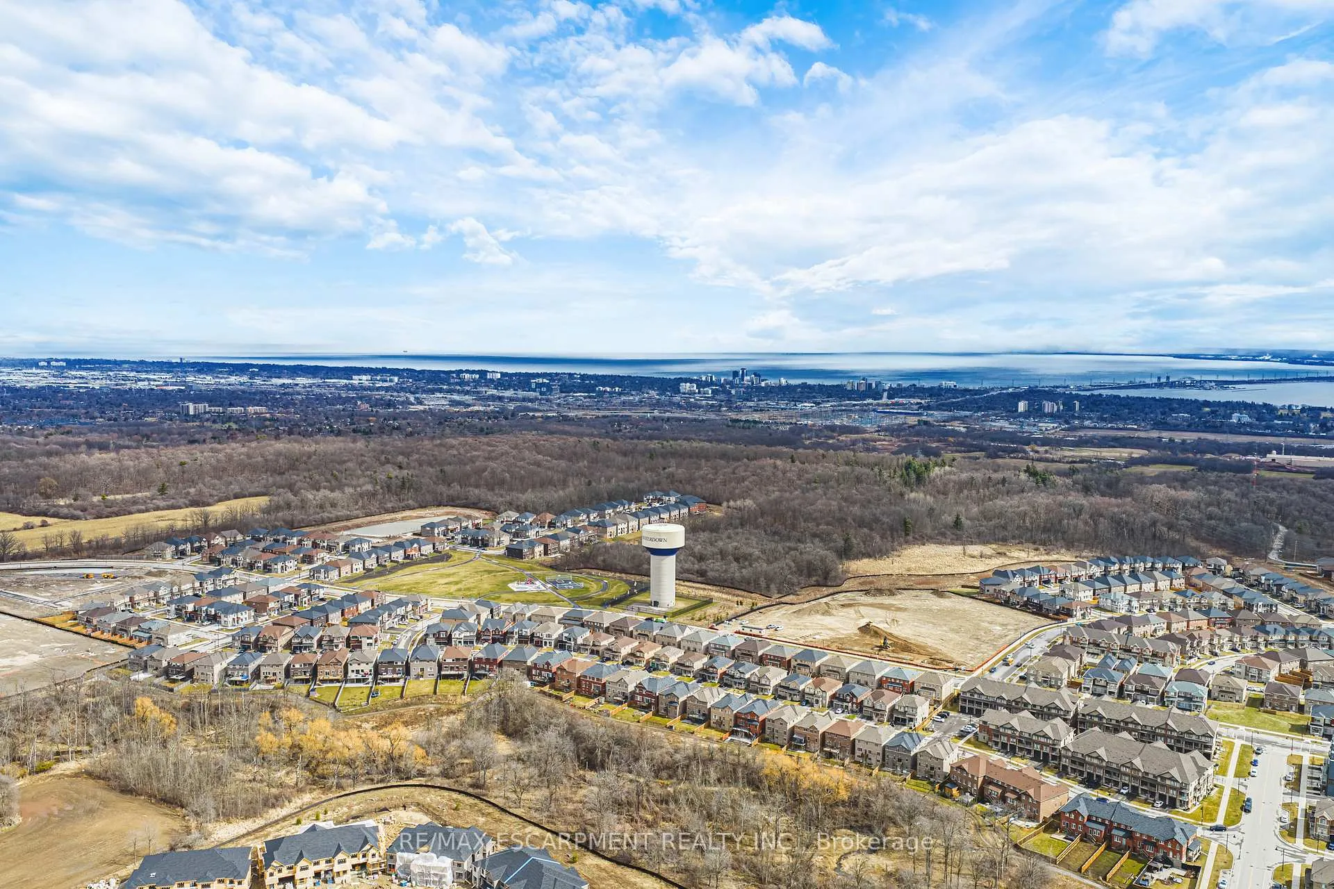 Photo 42 of 24 Stillwater Crescent, Hamilton, Waterdown — HOMEH