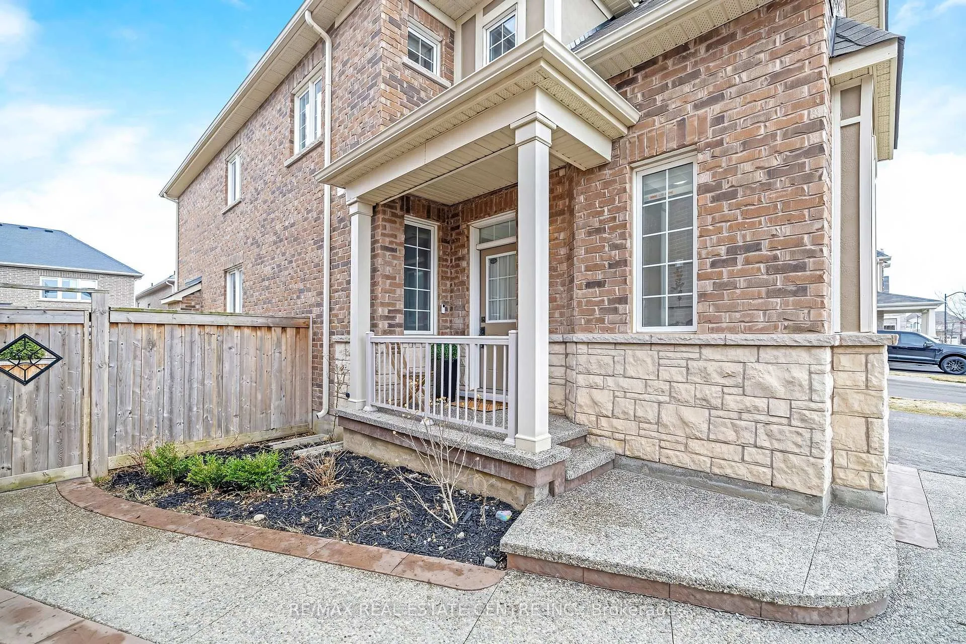 Photo 5 of 1399 Whitney Terrace, Milton, Ford — HOMEH