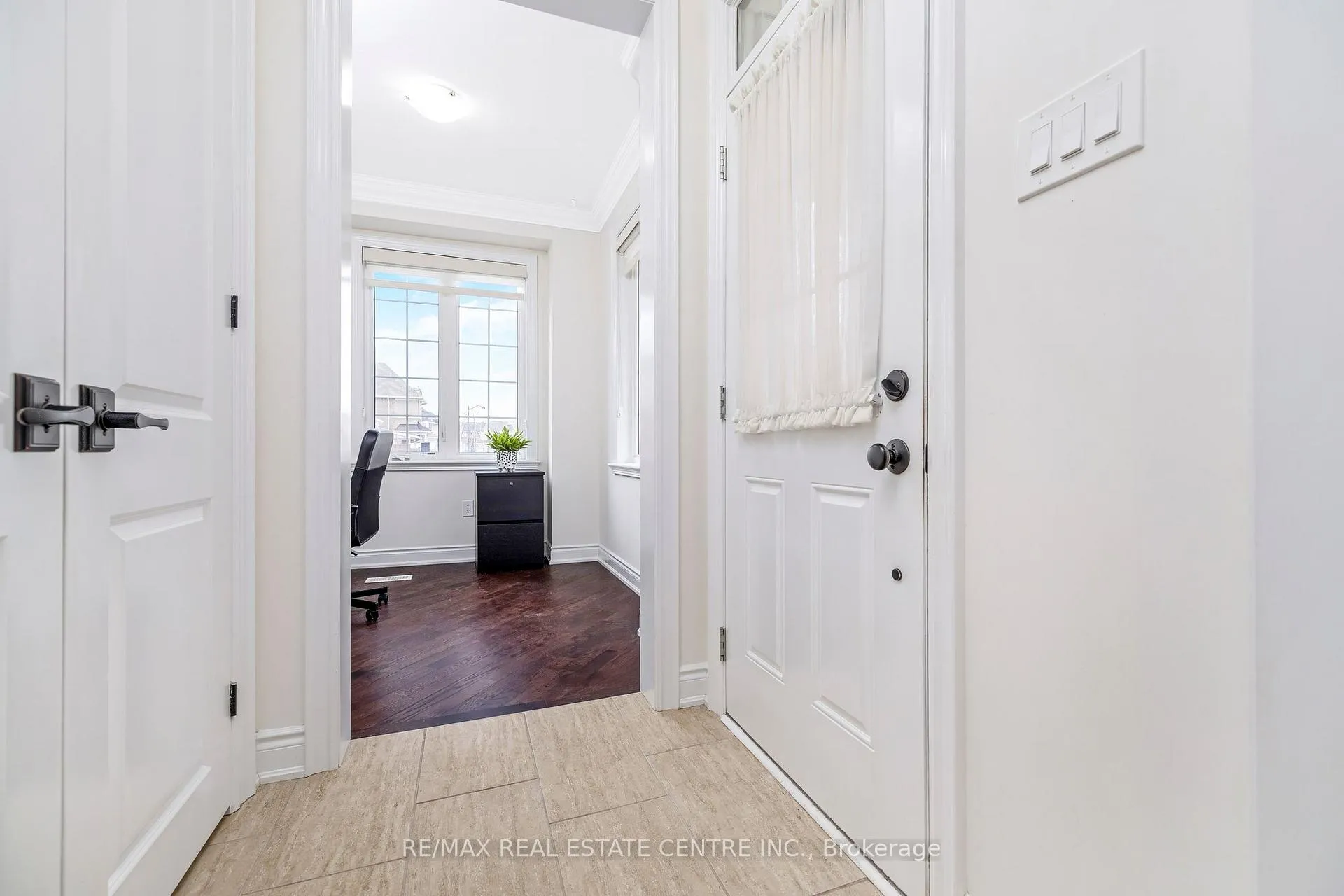 Photo 7 of 1399 Whitney Terrace, Milton, Ford — HOMEH