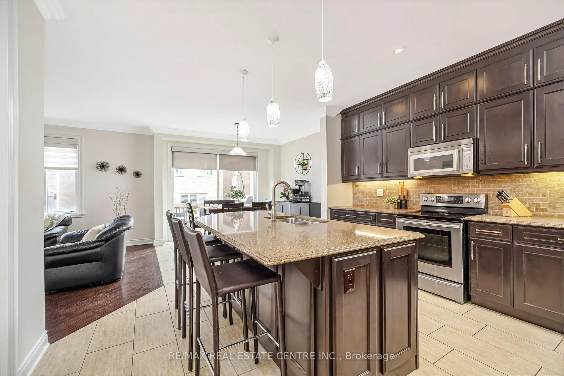 Photo 18 of 1399 Whitney Terrace, Milton, Ford — HOMEH