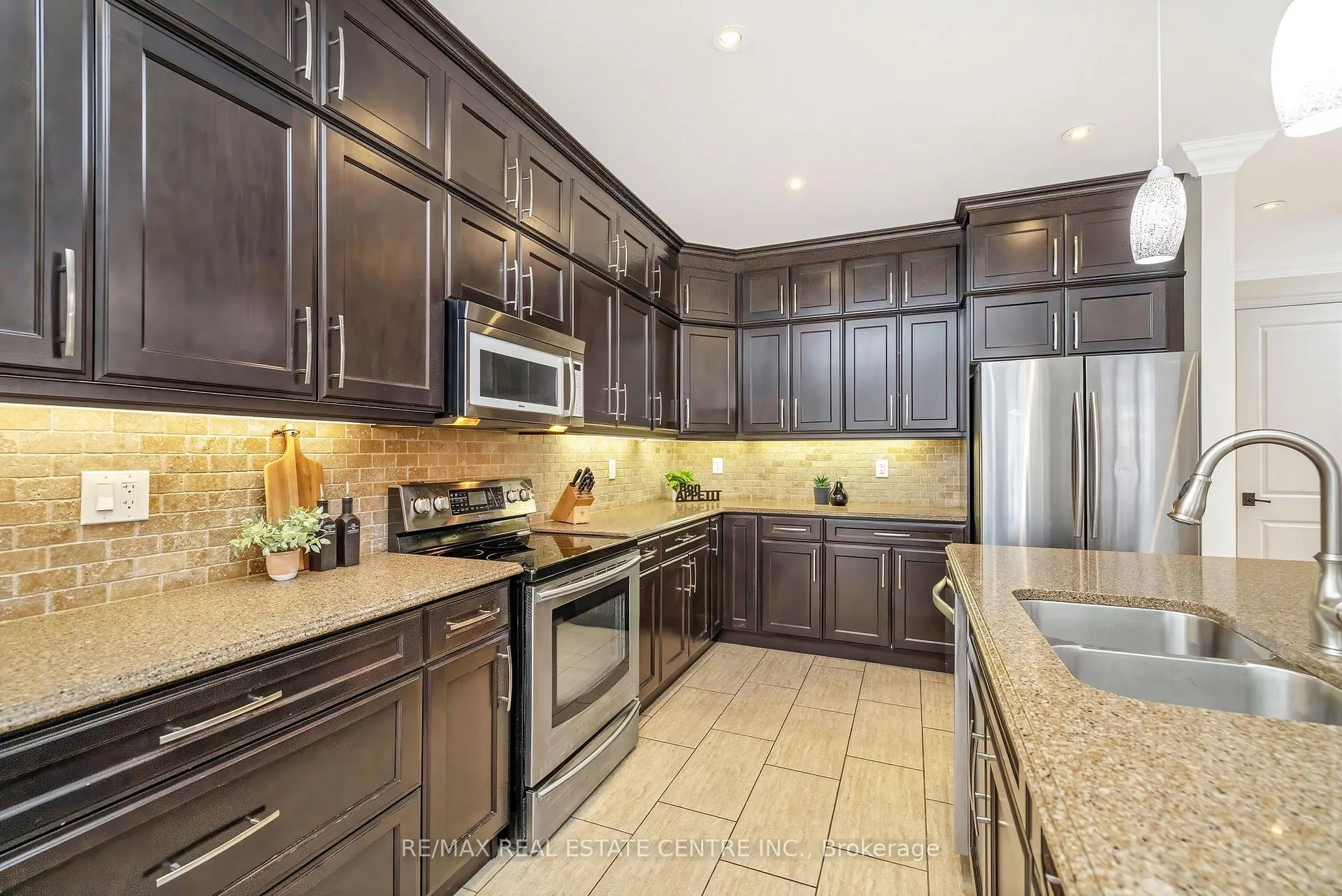 Photo 20 of 1399 Whitney Terrace, Milton, Ford — HOMEH