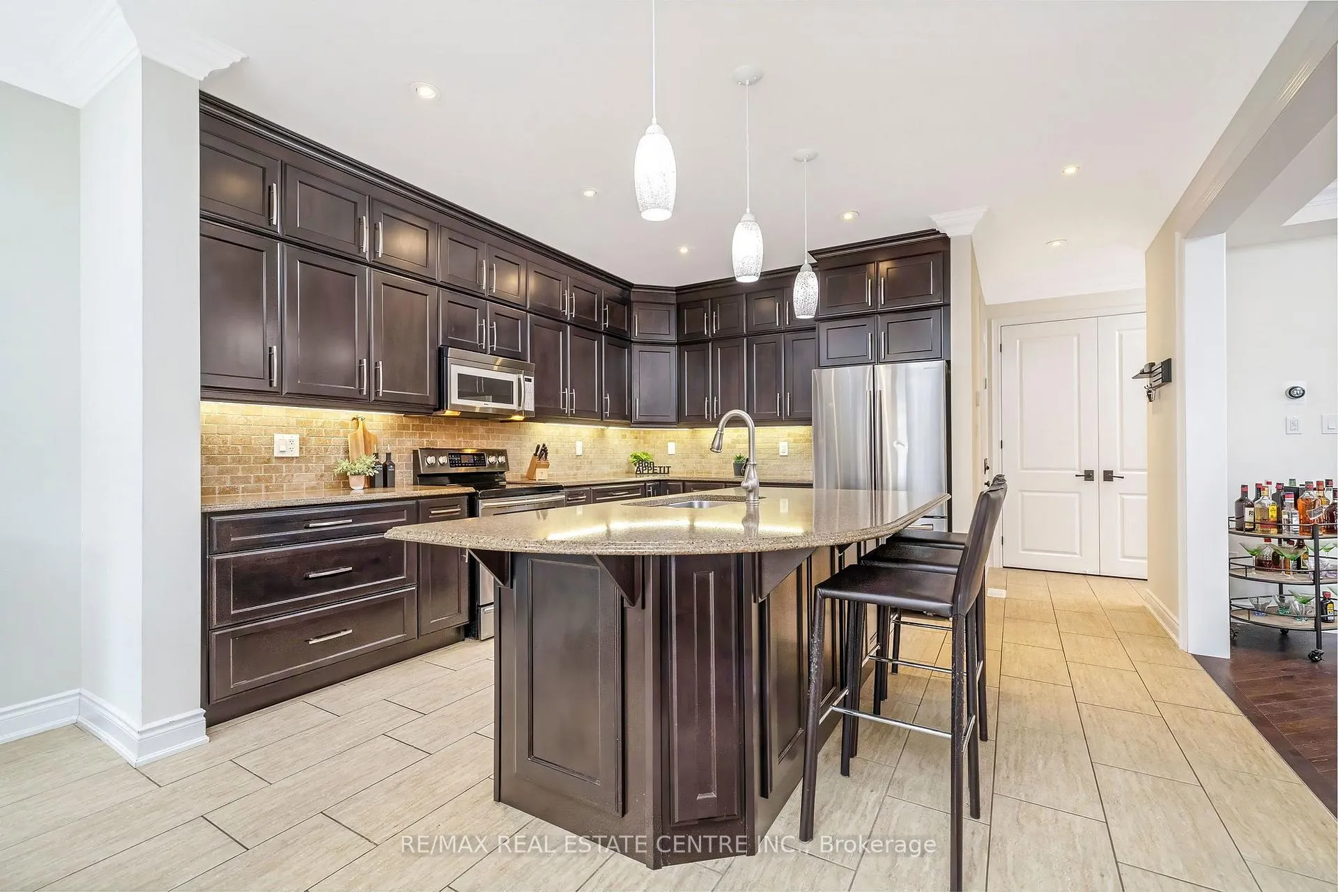 Photo 21 of 1399 Whitney Terrace, Milton, Ford — HOMEH