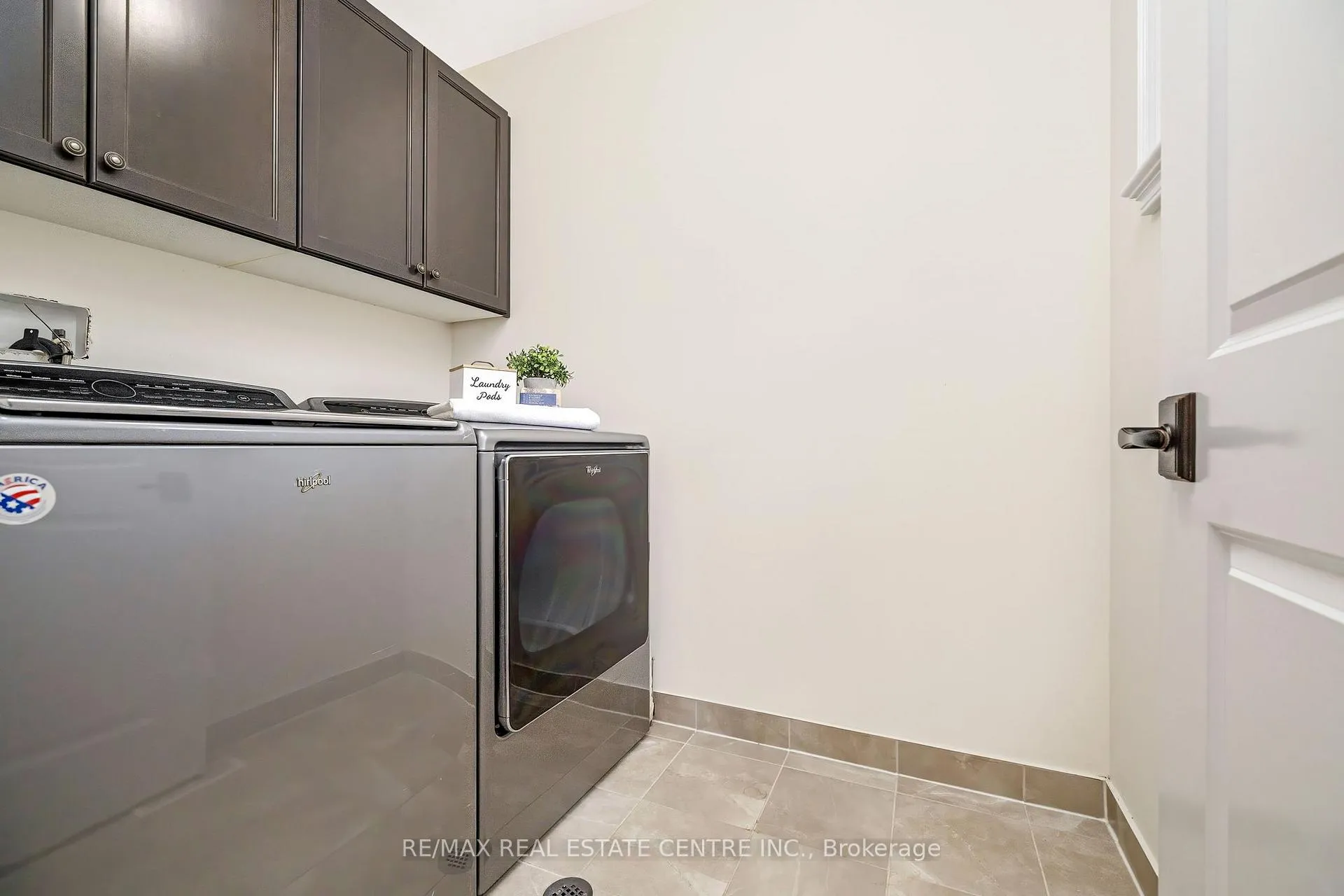 Photo 26 of 1399 Whitney Terrace, Milton, Ford — HOMEH