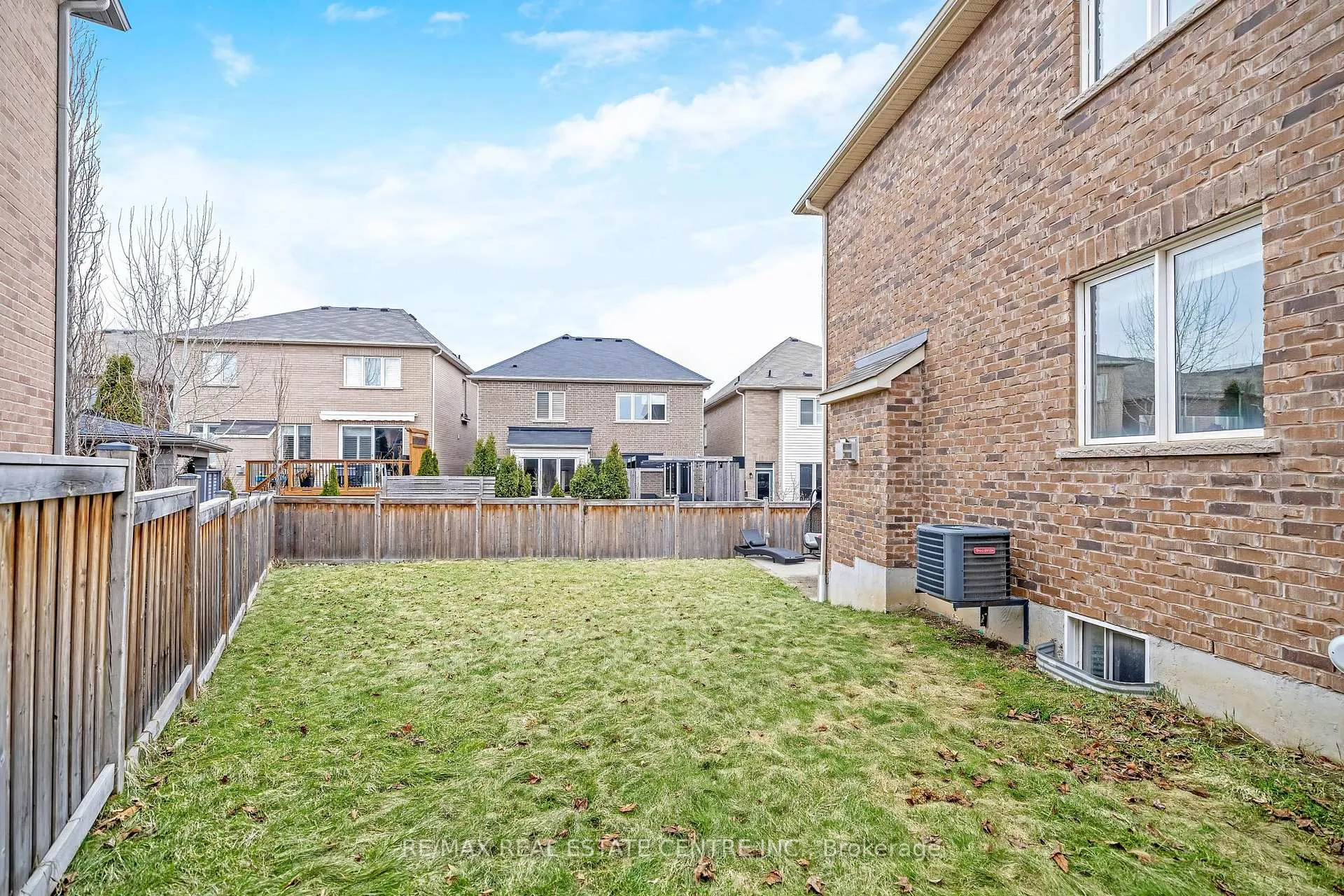 Photo 43 of 1399 Whitney Terrace, Milton, Ford — HOMEH