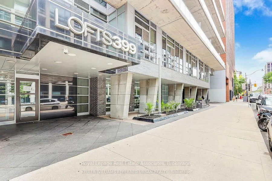 Front of Unit 814, 399 Adelaide Street W