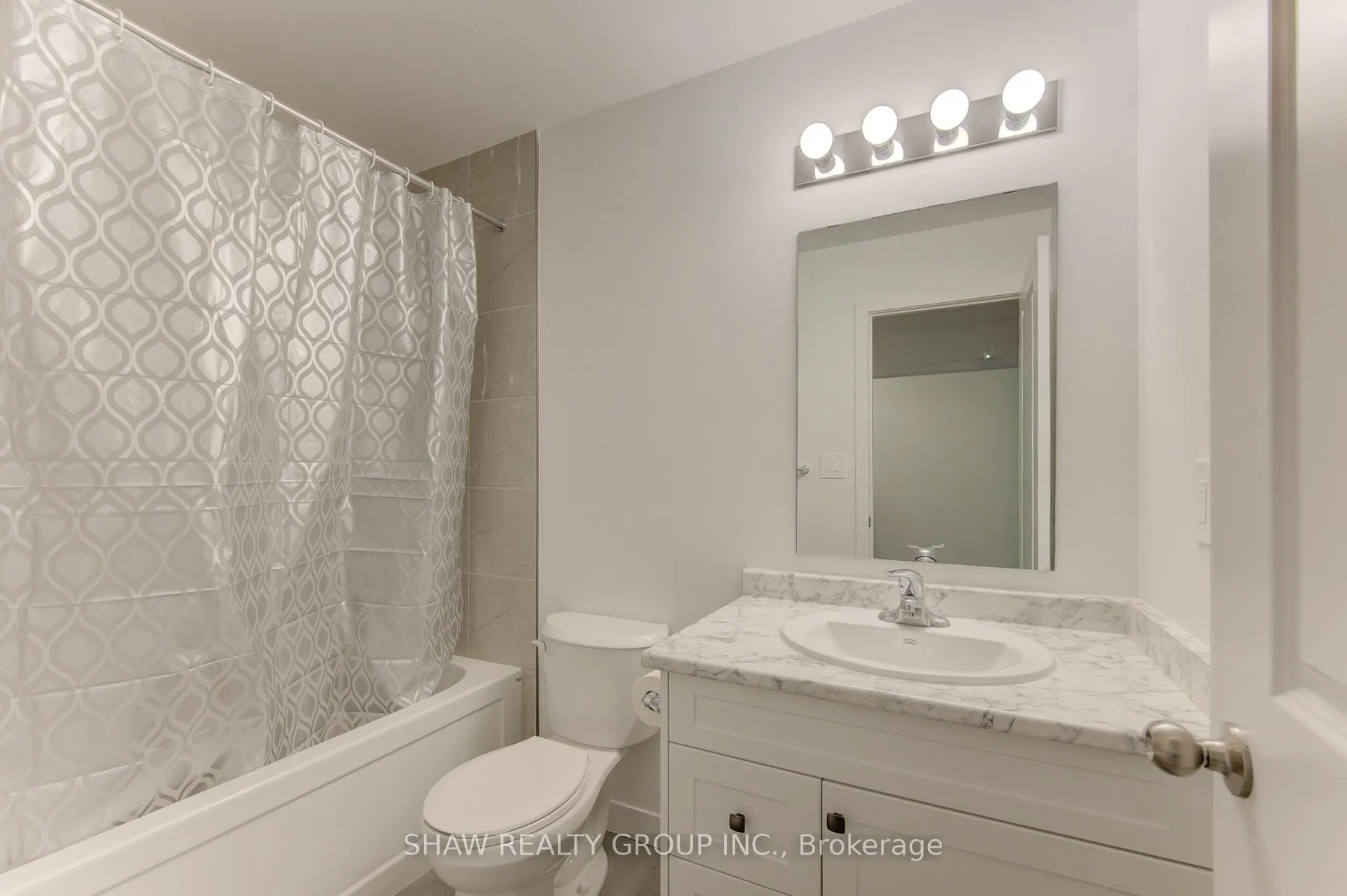 Photo 17 of 29 Oak Forest Common, Cambridge — HOMEH