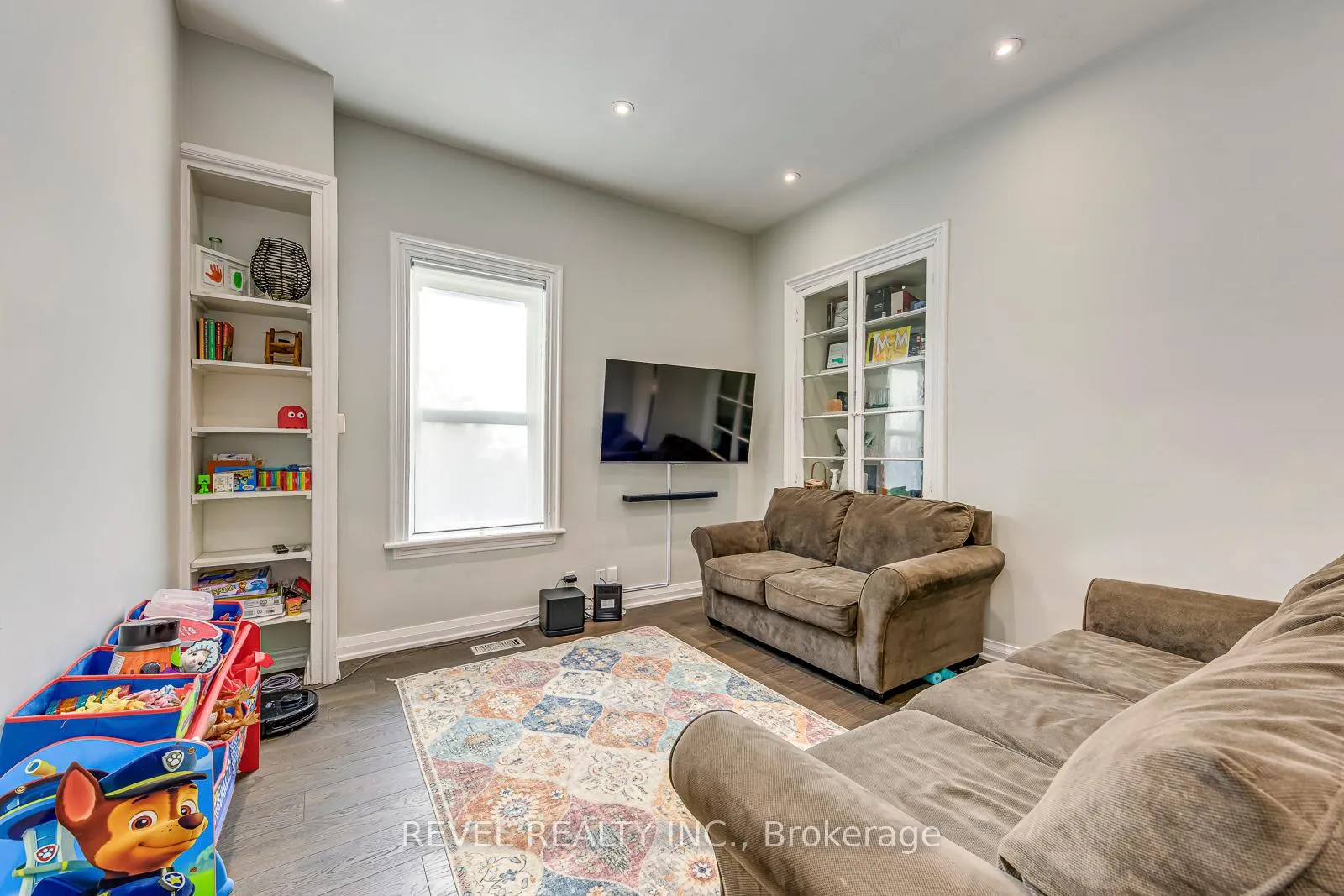 Photo 4 of 49 Young Street, Halton Hills, Acton — HOMEH