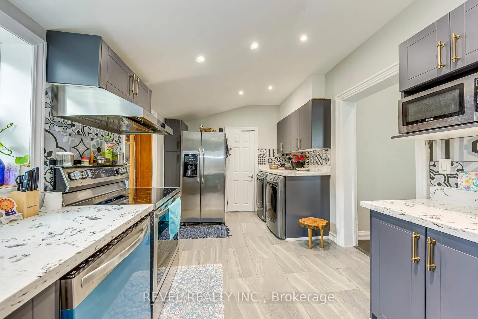 Photo 11 of 49 Young Street, Halton Hills, Acton — HOMEH