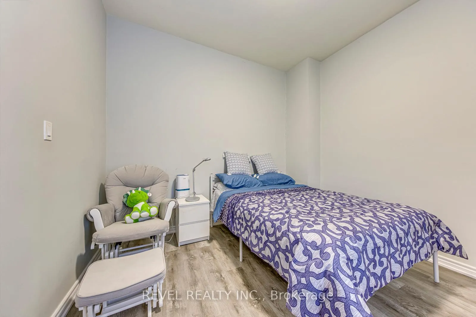 Photo 15 of 49 Young Street, Halton Hills, Acton — HOMEH