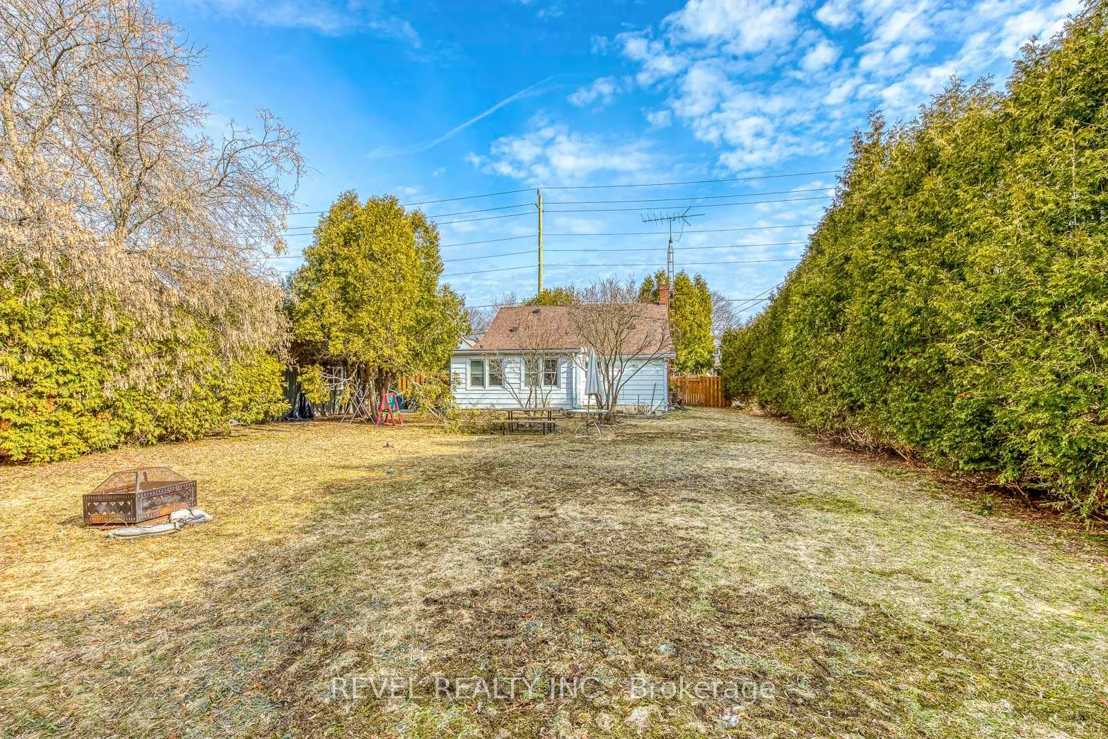Photo 23 of 49 Young Street, Halton Hills, Acton — HOMEH