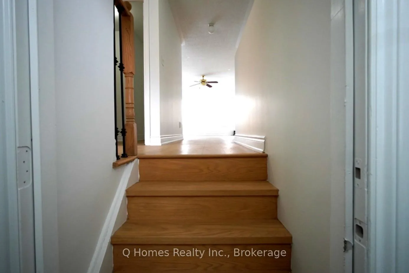Photo 7 of 49 Counsellor Terrace, Barrie, Innis-Shore — HOMEH