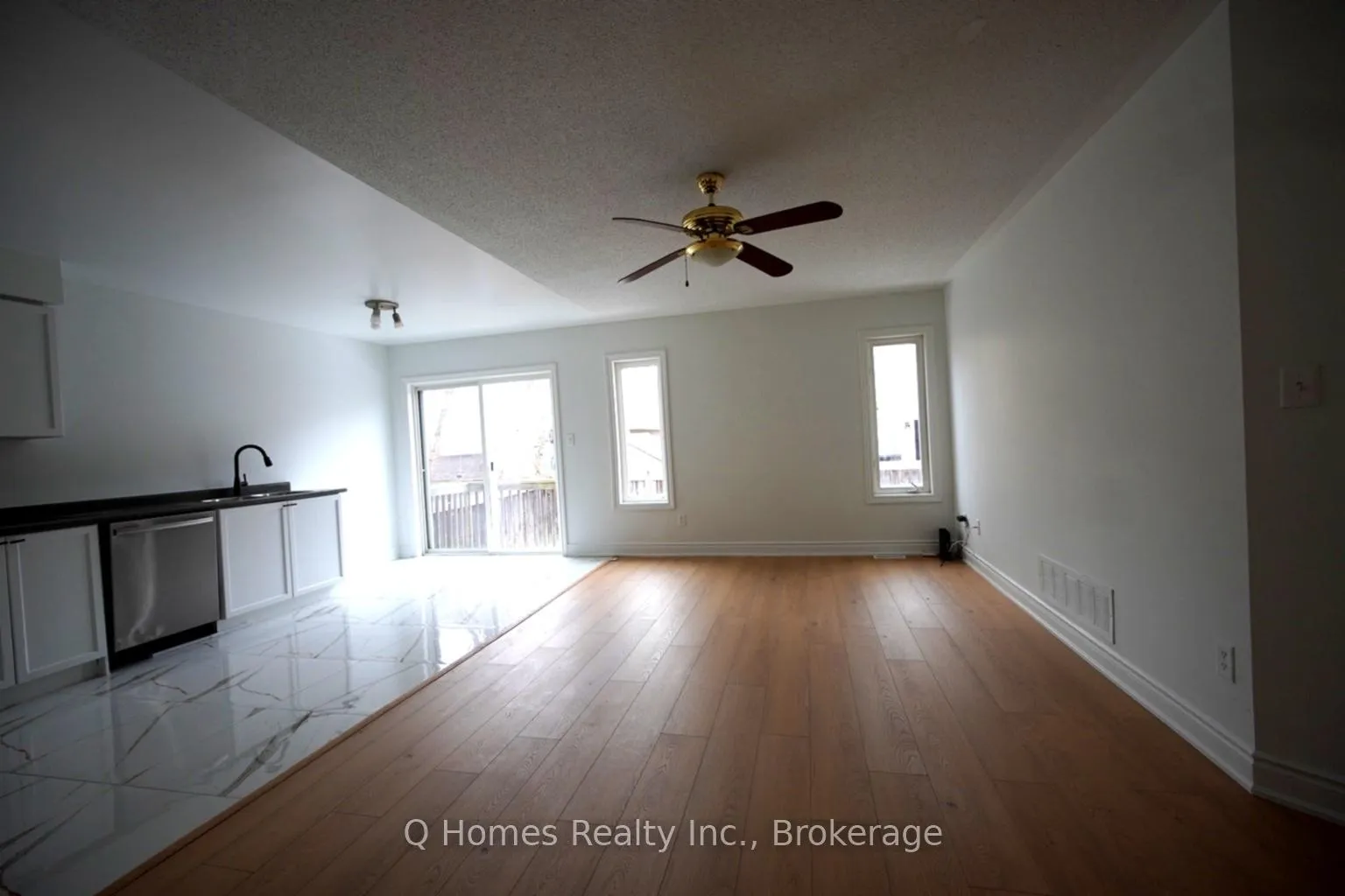 Photo 9 of 49 Counsellor Terrace, Barrie, Innis-Shore — HOMEH