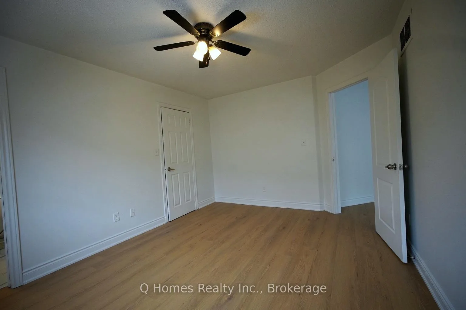 Photo 15 of 49 Counsellor Terrace, Barrie, Innis-Shore — HOMEH
