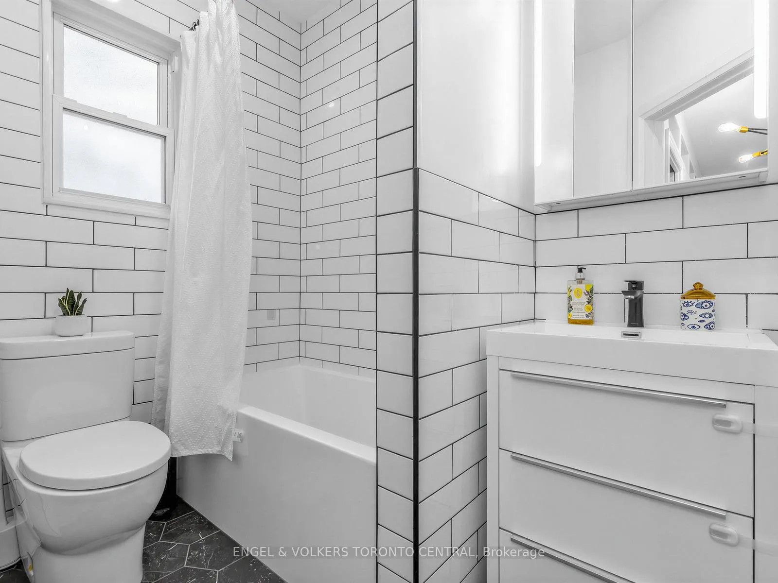 Photo 12 of 4 Felstead Avenue, Toronto, Greenwood-Coxwell — HOMEH