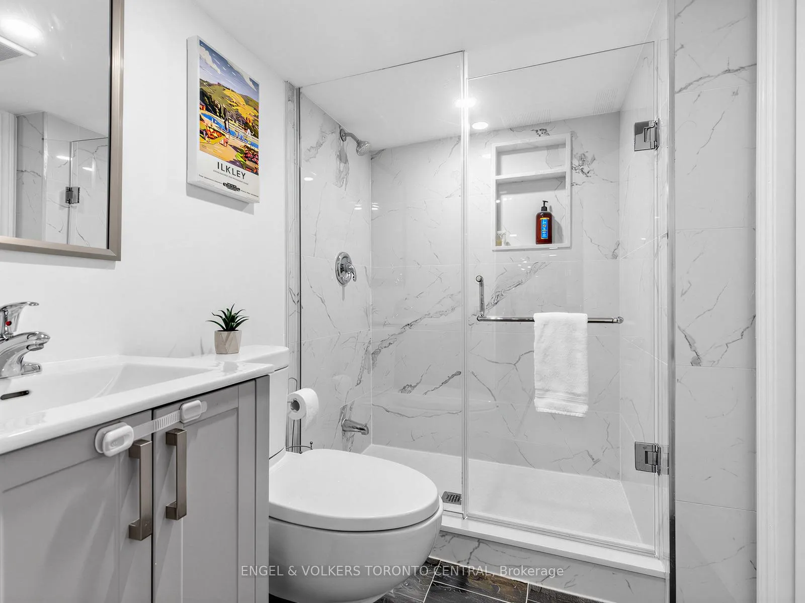 Photo 15 of 4 Felstead Avenue, Toronto, Greenwood-Coxwell — HOMEH