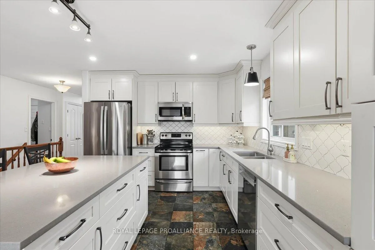 Photo 9 of 12 Chelsea Crescent, Belleville, Thurlow Ward — HOMEH