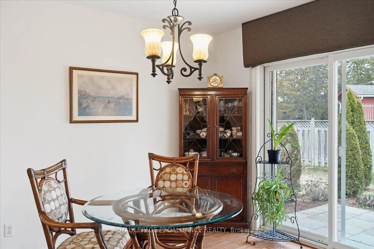 Photo 13 of 12 Chelsea Crescent, Belleville, Thurlow Ward — HOMEH