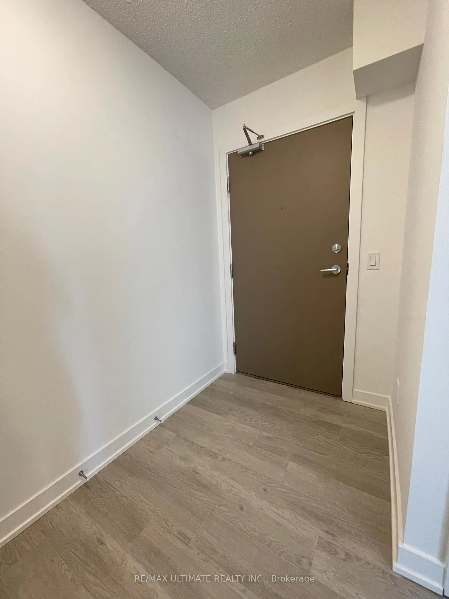 Photo 2 of Unit 2306, 1010 Sandy Beach Road, Pickering, Bay Ridges — HOMEH
