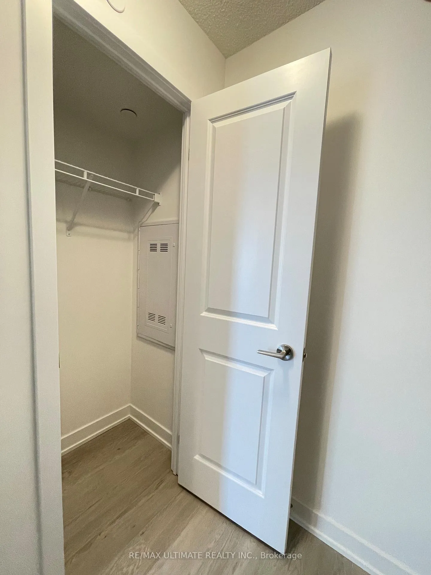 Photo 3 of Unit 2306, 1010 Sandy Beach Road, Pickering, Bay Ridges — HOMEH