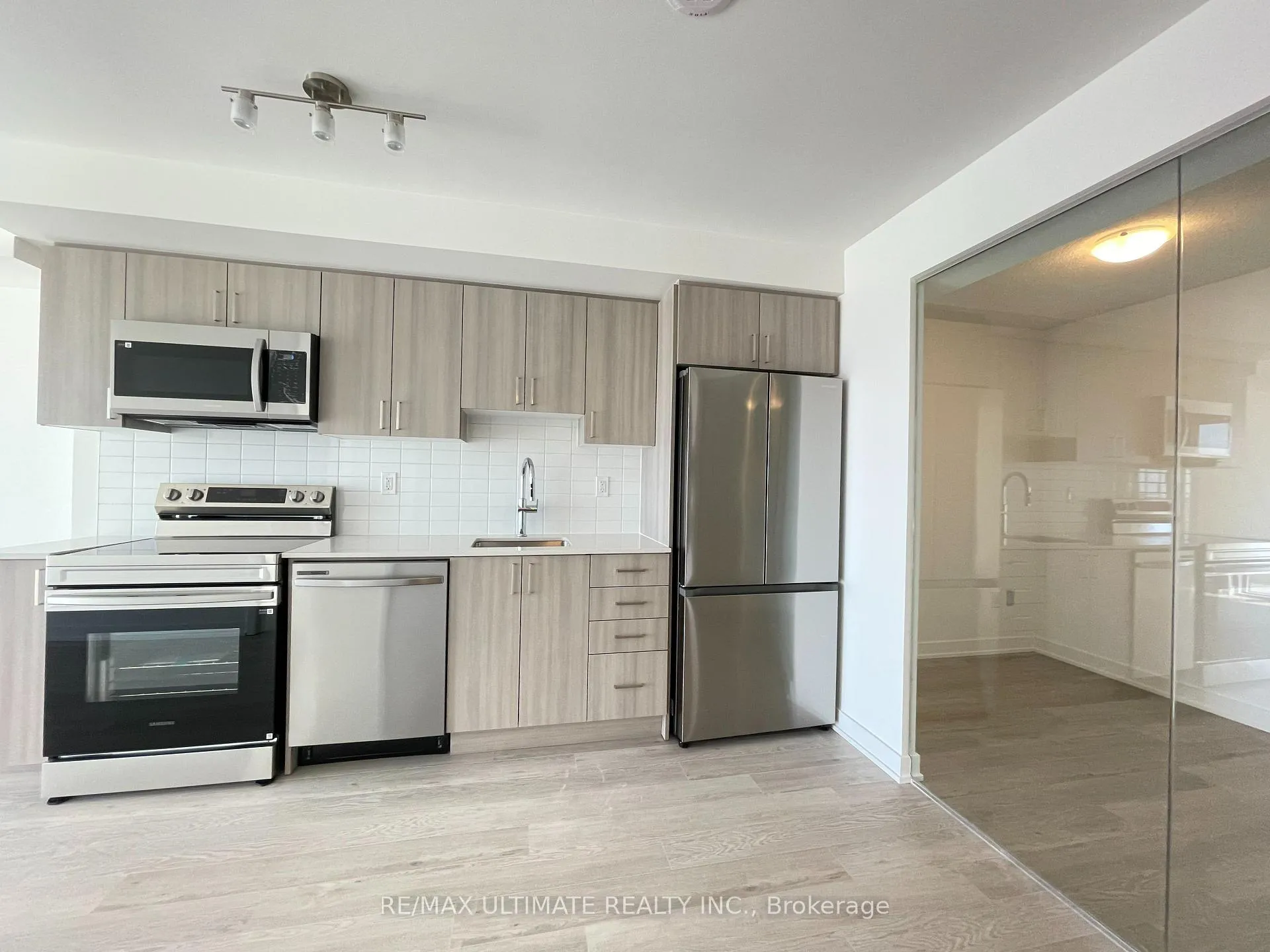 Photo 5 of Unit 2306, 1010 Sandy Beach Road, Pickering, Bay Ridges — HOMEH