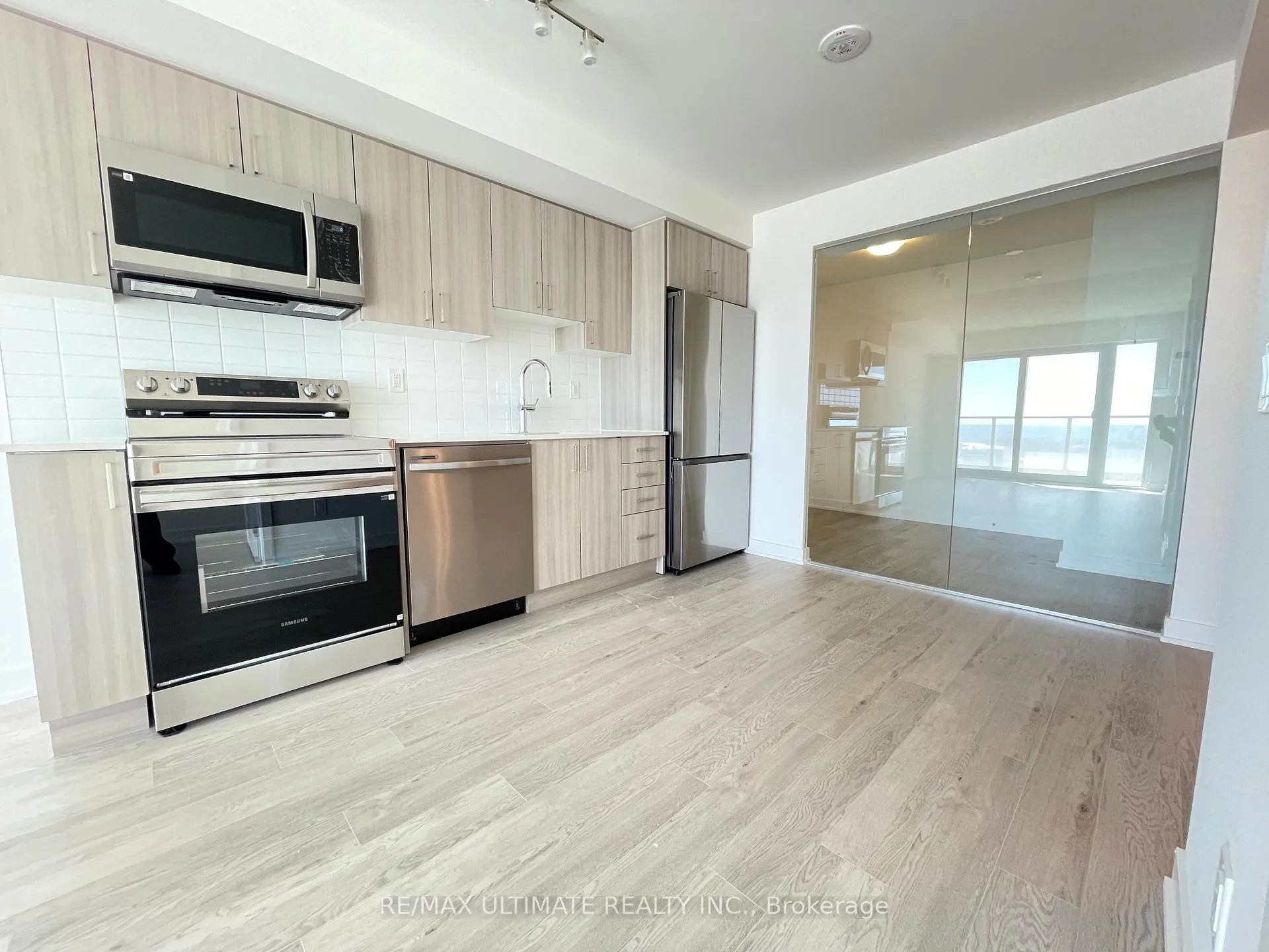 Photo 6 of Unit 2306, 1010 Sandy Beach Road, Pickering, Bay Ridges — HOMEH