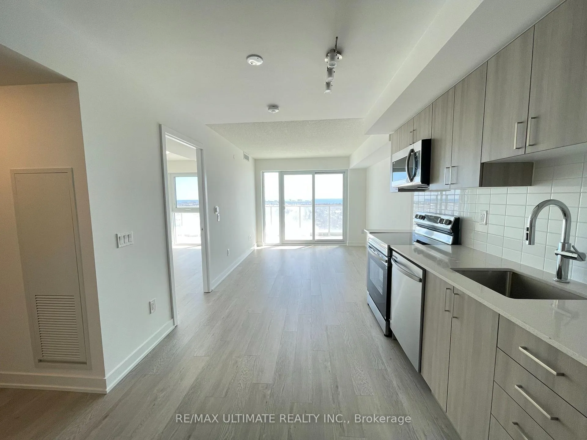 Photo 7 of Unit 2306, 1010 Sandy Beach Road, Pickering, Bay Ridges — HOMEH