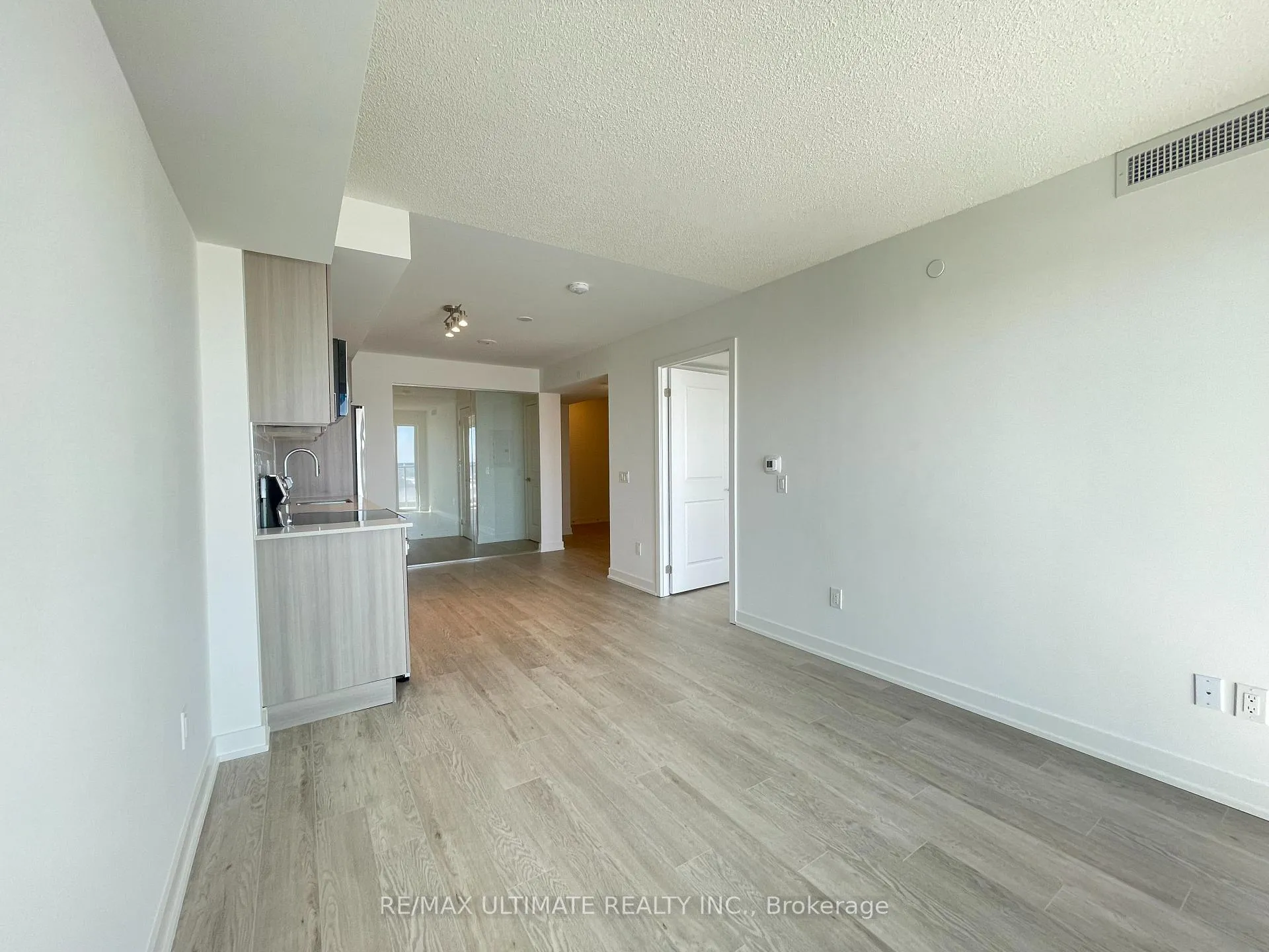 Photo 9 of Unit 2306, 1010 Sandy Beach Road, Pickering, Bay Ridges — HOMEH