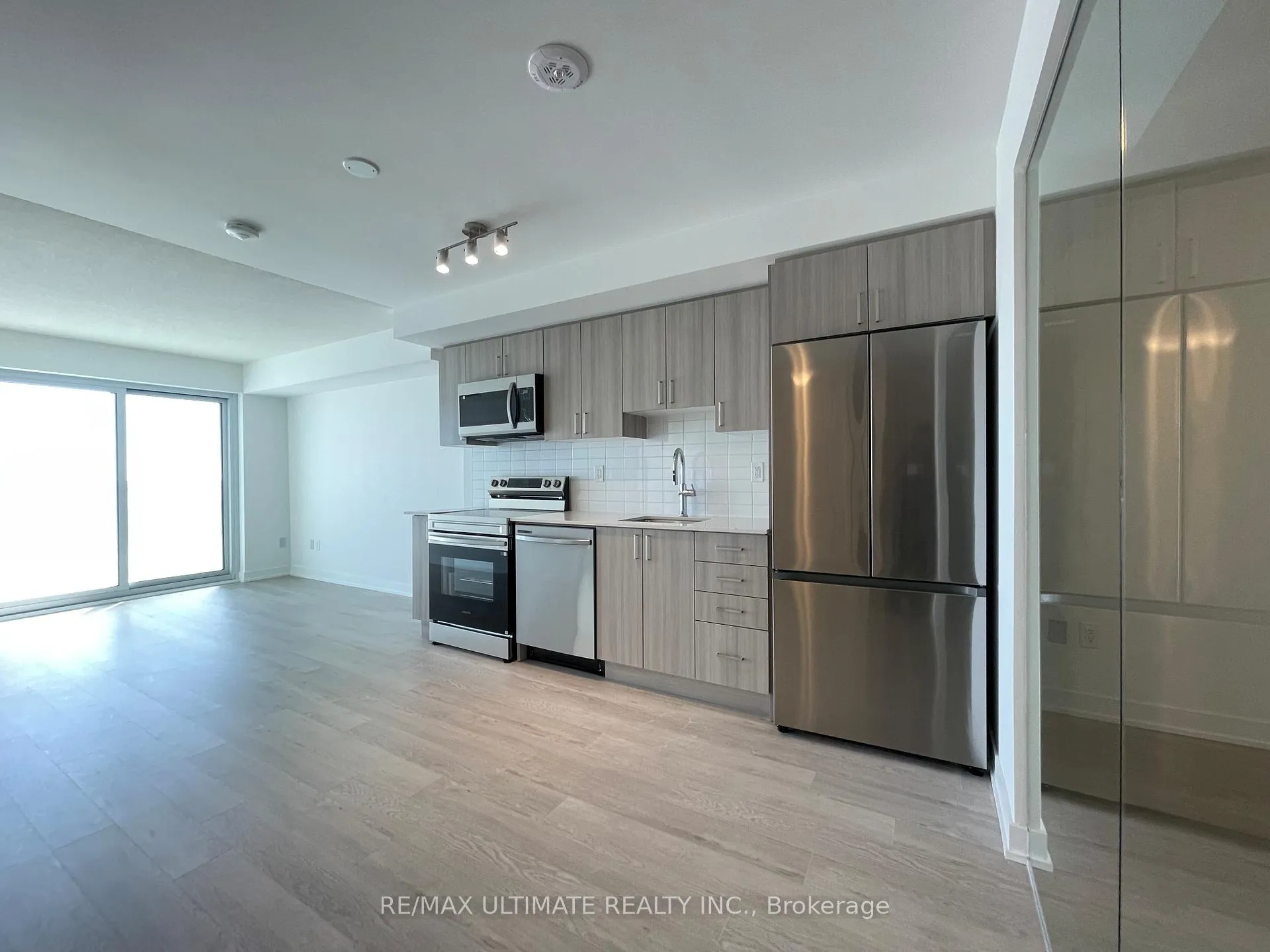 Photo 10 of Unit 2306, 1010 Sandy Beach Road, Pickering, Bay Ridges — HOMEH