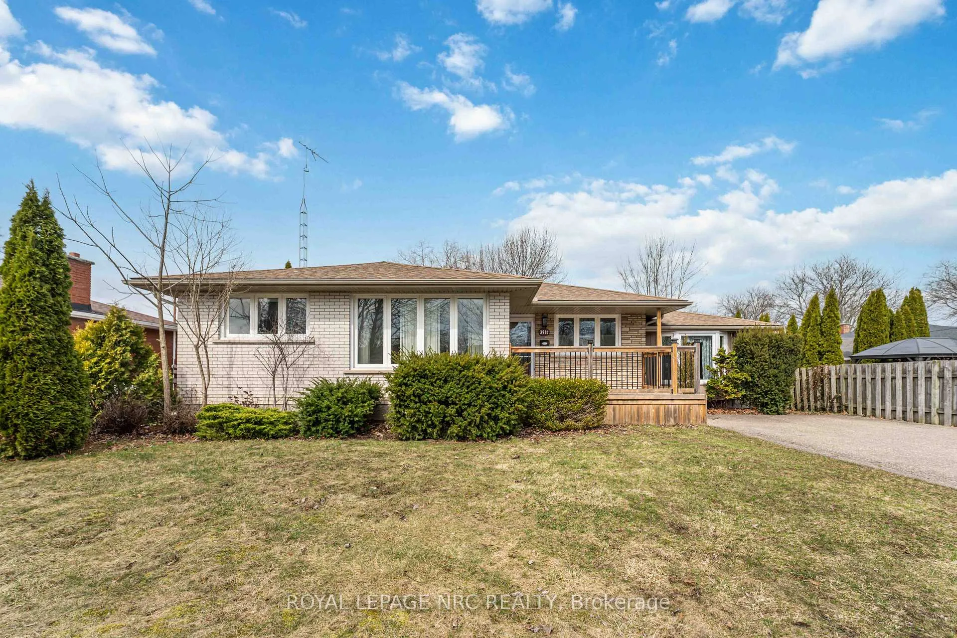Photo 1 of 3987 Montcalm Crescent, Niagara Falls, Chippawa — HOMEH