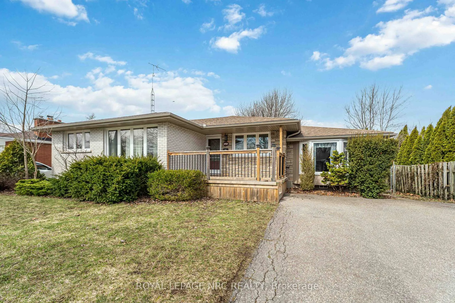 Photo 2 of 3987 Montcalm Crescent, Niagara Falls, Chippawa — HOMEH