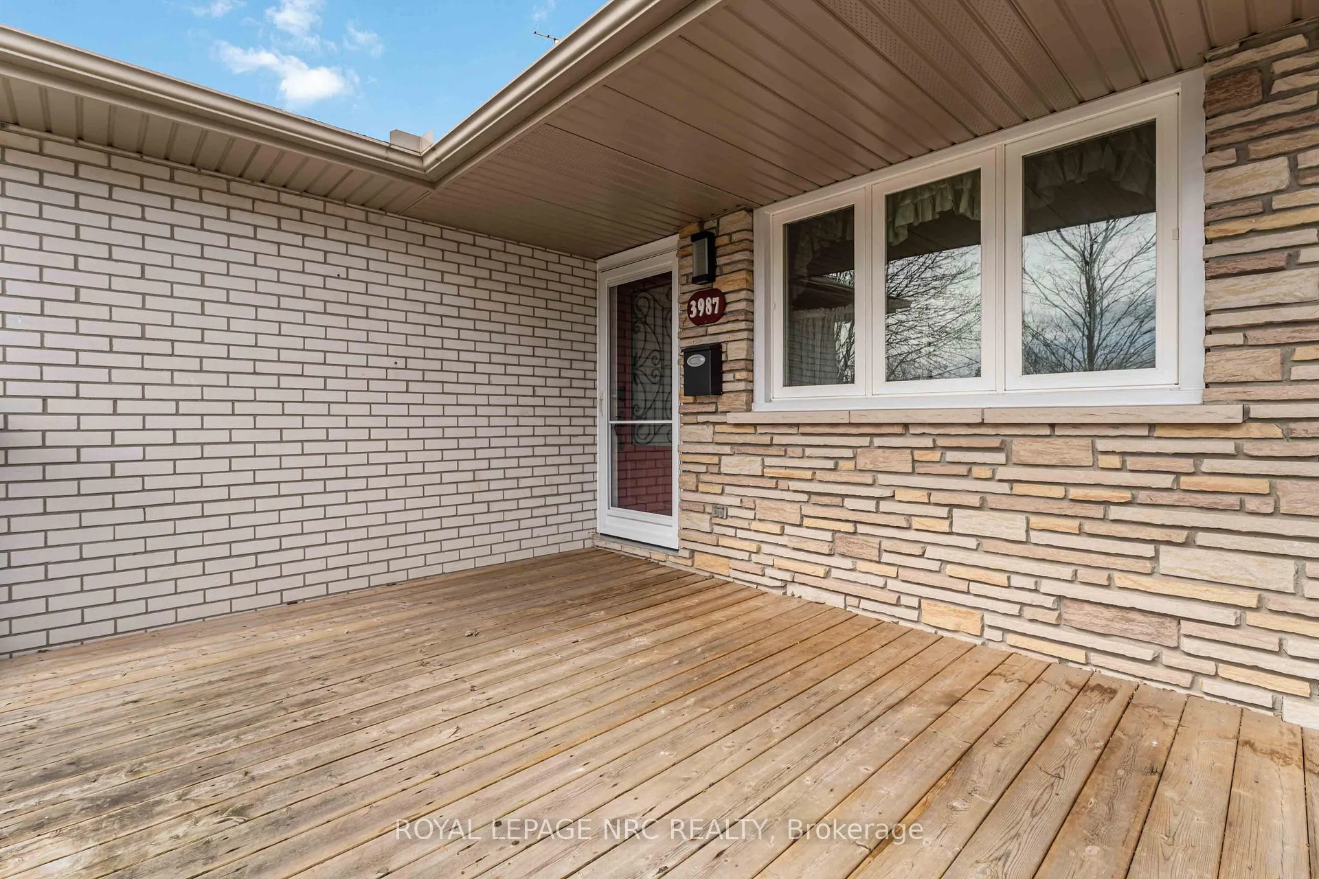 Photo 5 of 3987 Montcalm Crescent, Niagara Falls, Chippawa — HOMEH