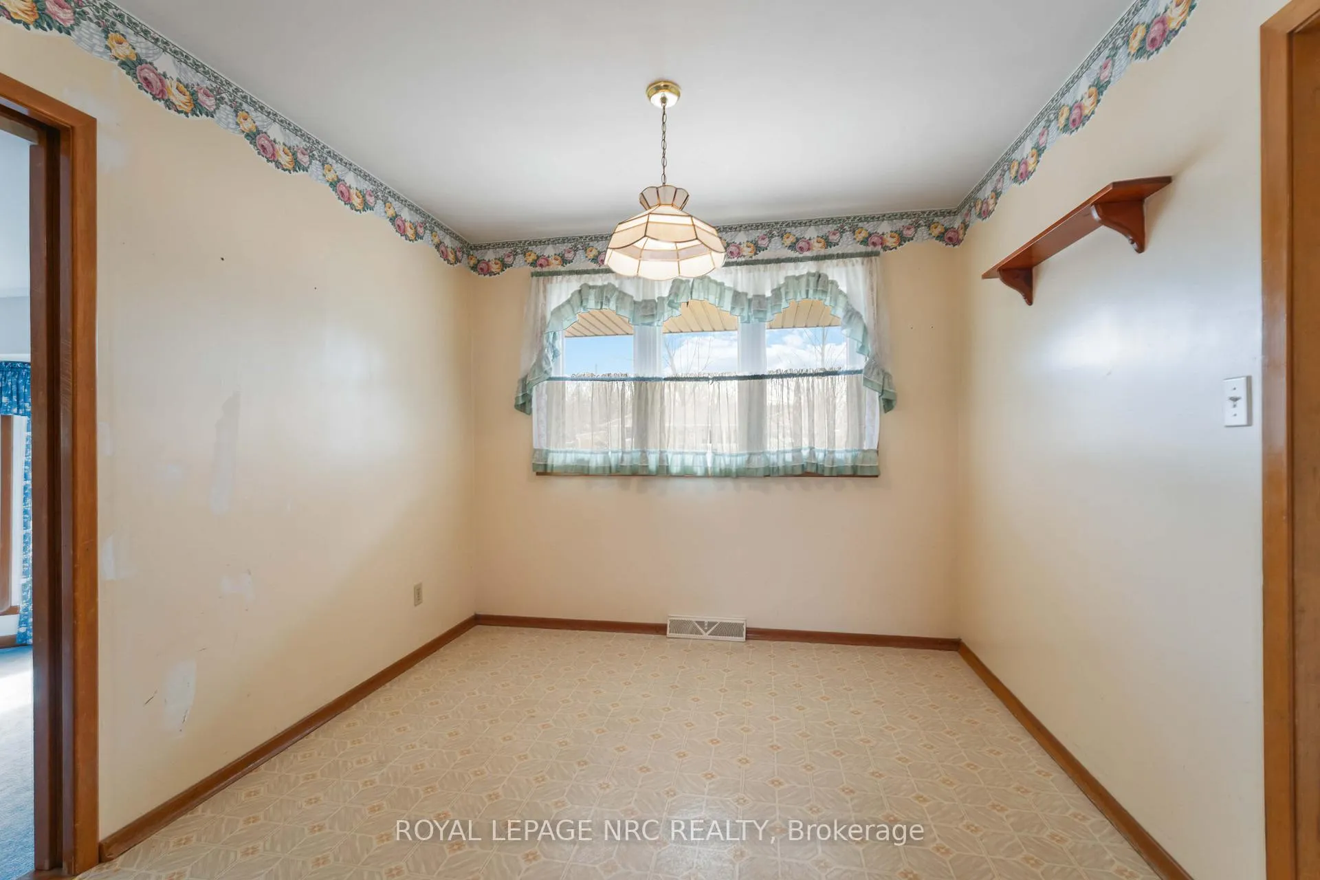 Photo 11 of 3987 Montcalm Crescent, Niagara Falls, Chippawa — HOMEH