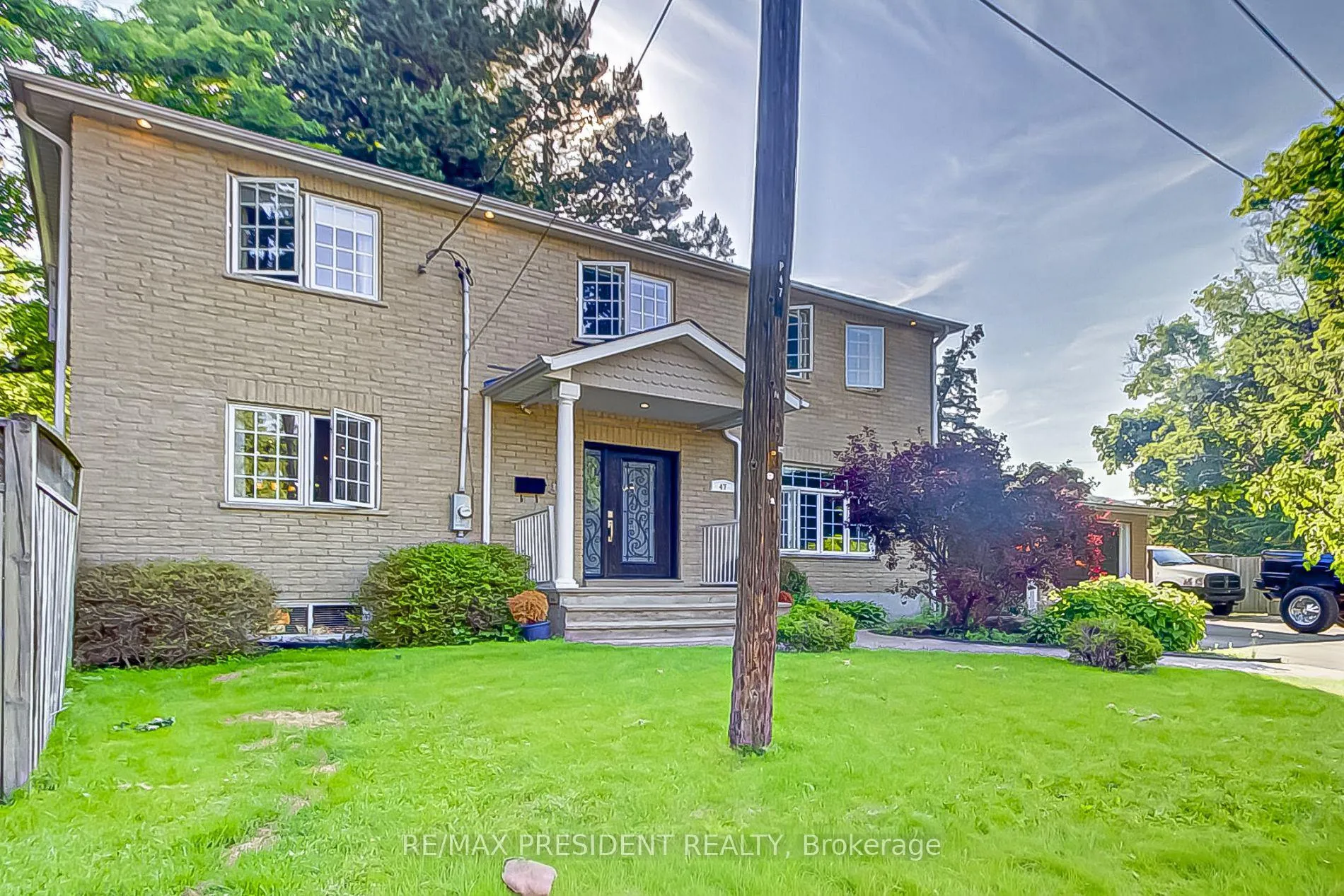 Photo 3 of 47 Harlow Crescent, Etobicoke, Thistletown-Beaumonde Heights — HOMEH