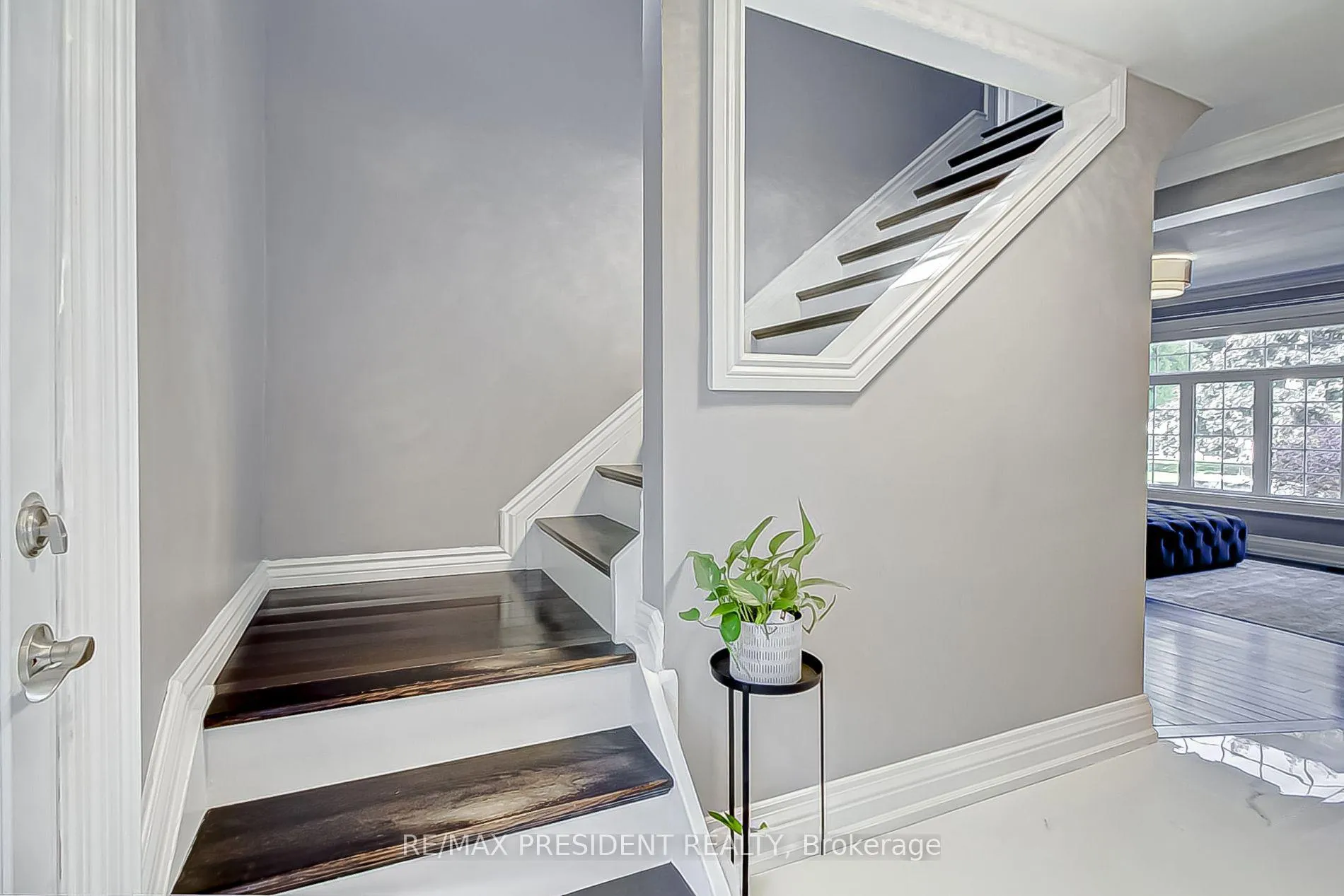 Photo 12 of 47 Harlow Crescent, Etobicoke, Thistletown-Beaumonde Heights — HOMEH