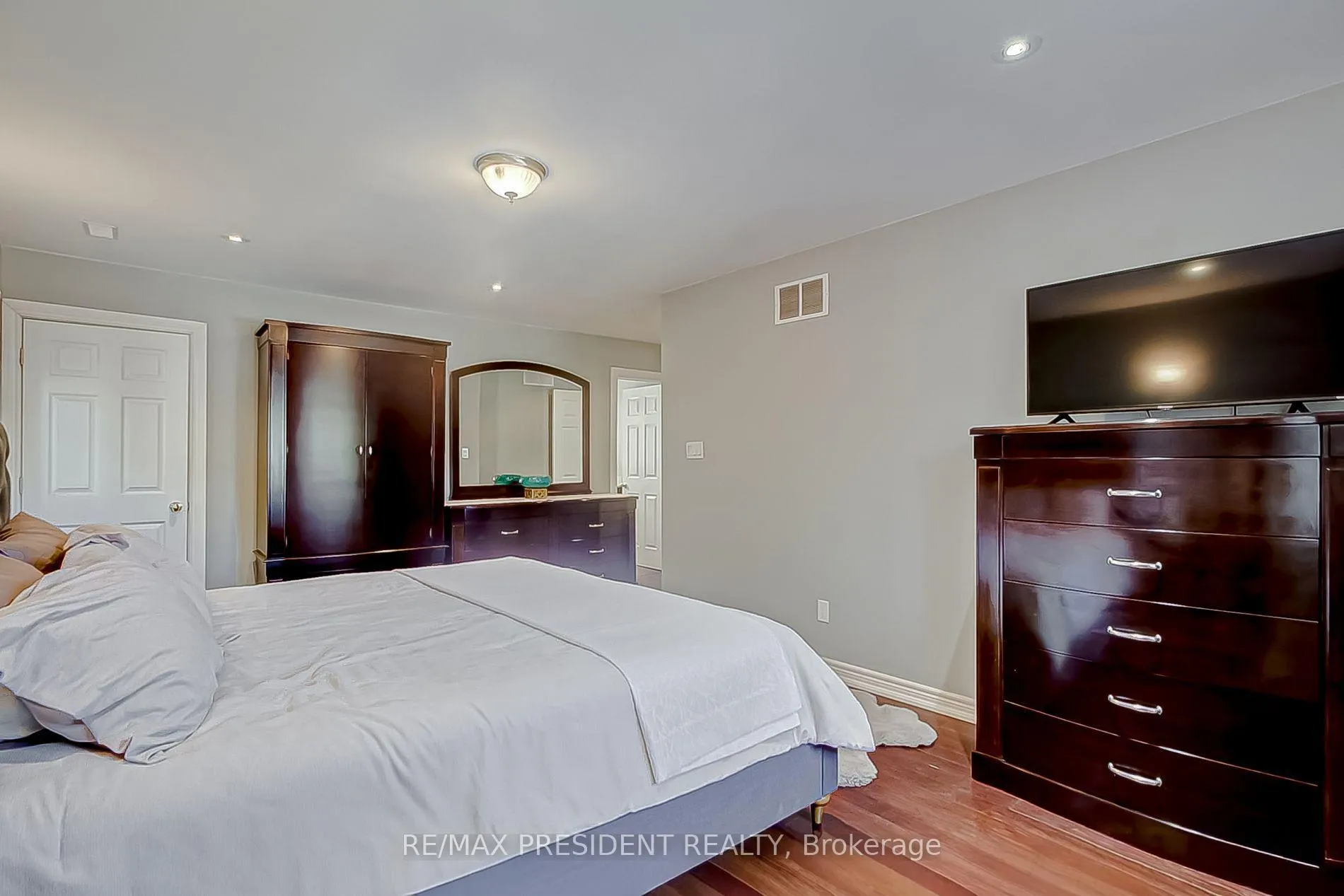 Photo 14 of 47 Harlow Crescent, Etobicoke, Thistletown-Beaumonde Heights — HOMEH
