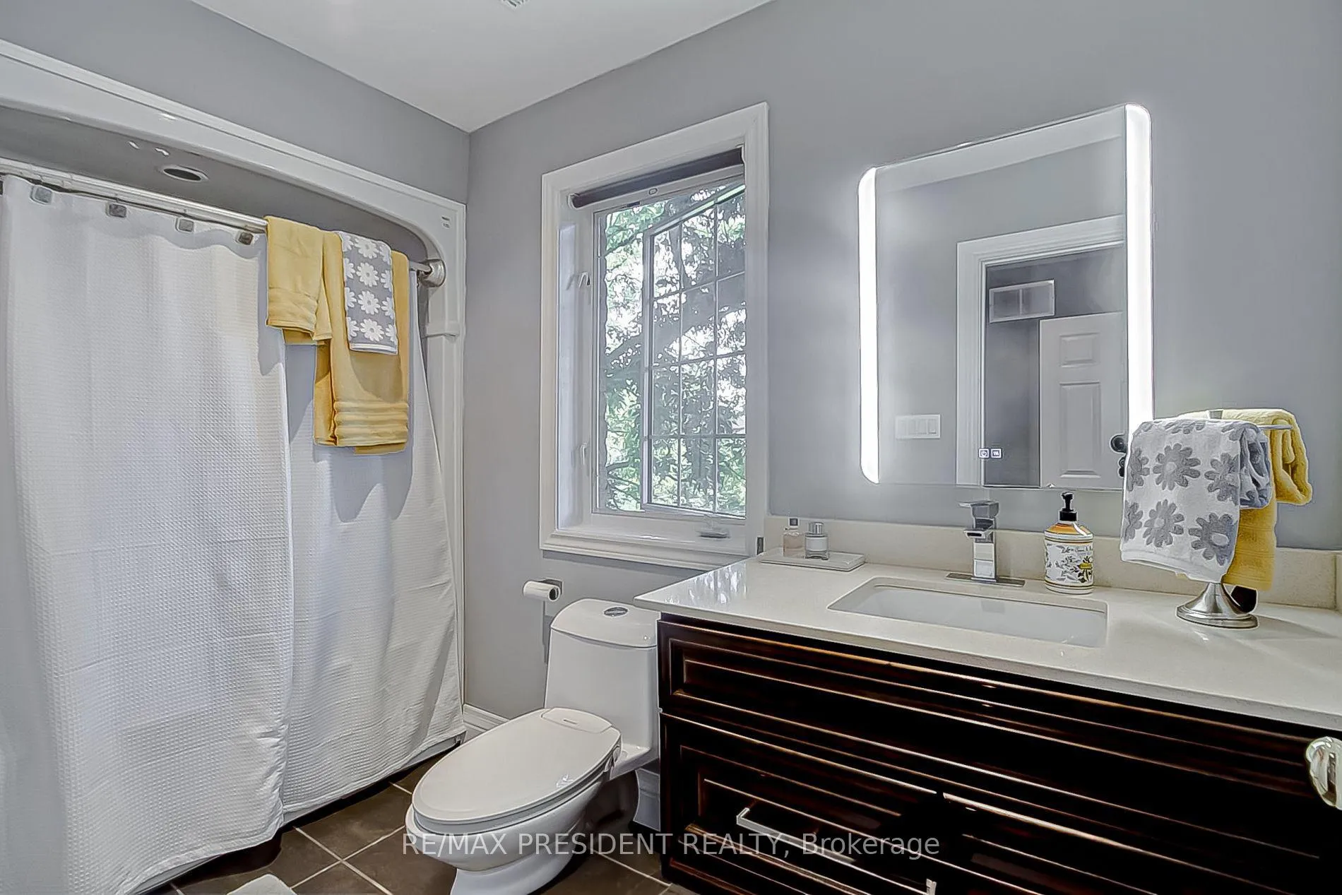Photo 17 of 47 Harlow Crescent, Etobicoke, Thistletown-Beaumonde Heights — HOMEH