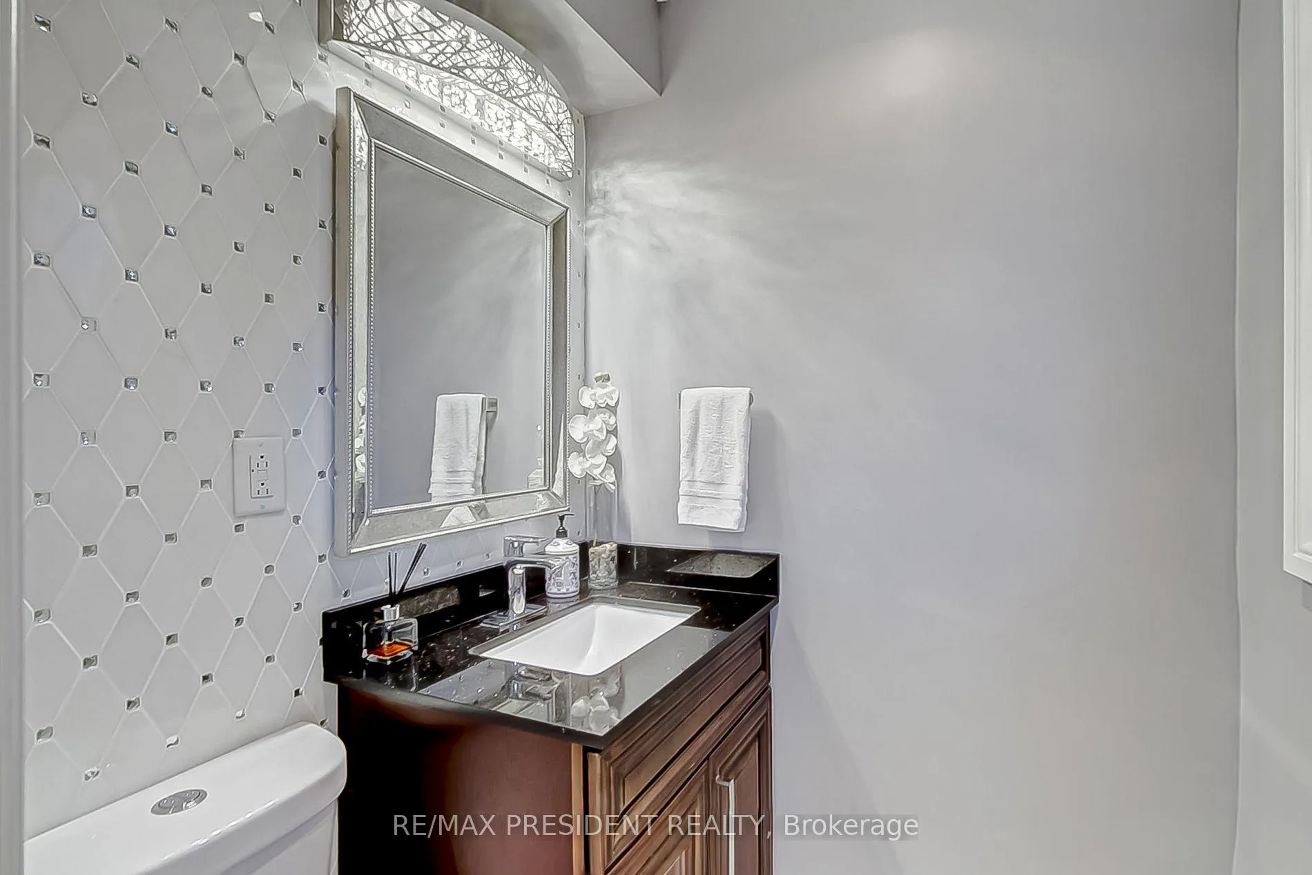 Photo 20 of 47 Harlow Crescent, Etobicoke, Thistletown-Beaumonde Heights — HOMEH