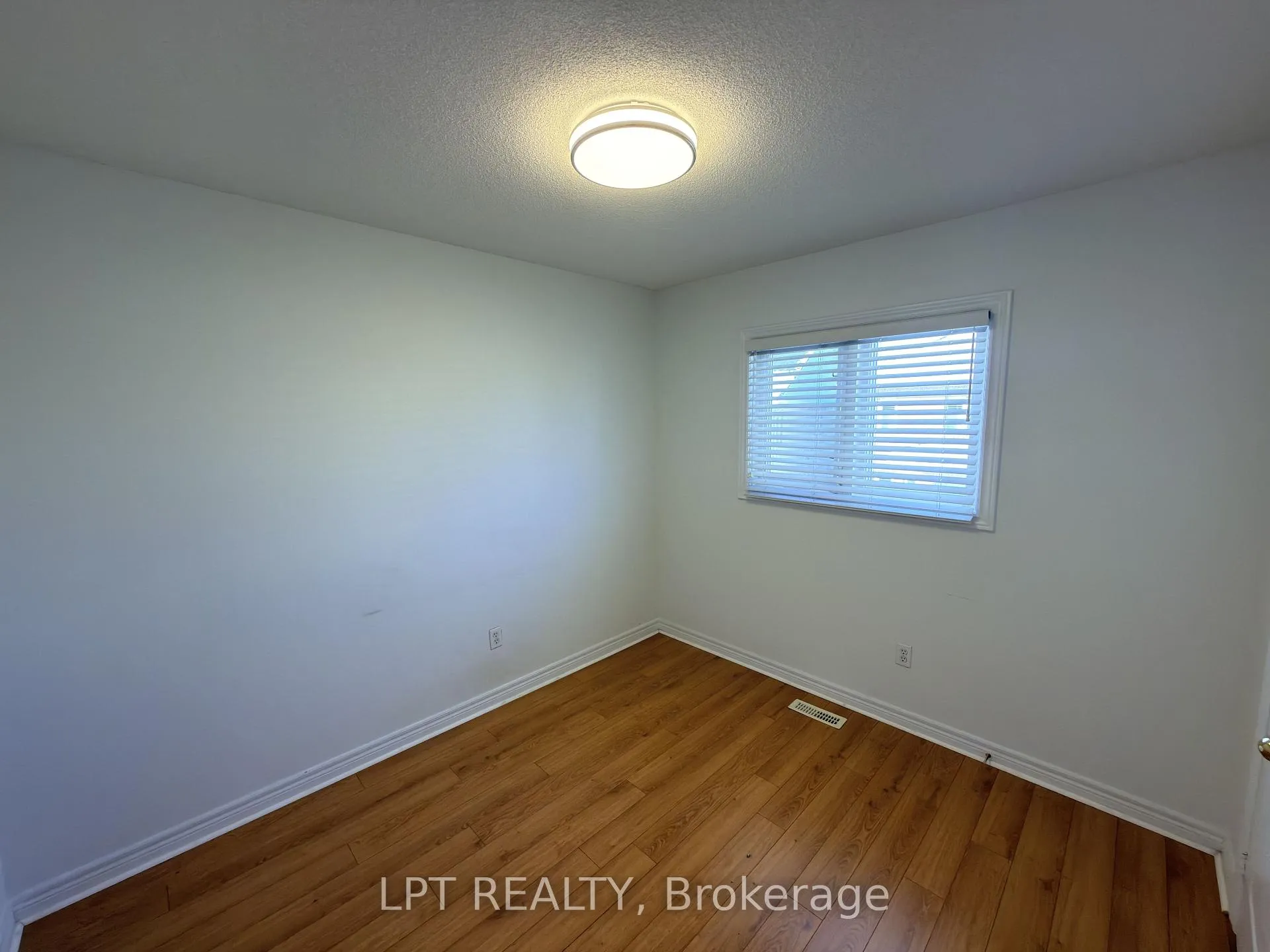 Photo 16 of 38 Silent Pond Crescent, Brampton, Madoc — HOMEH
