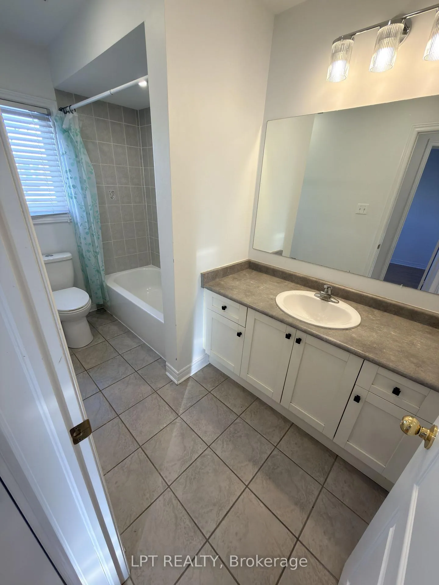 Photo 17 of 38 Silent Pond Crescent, Brampton, Madoc — HOMEH