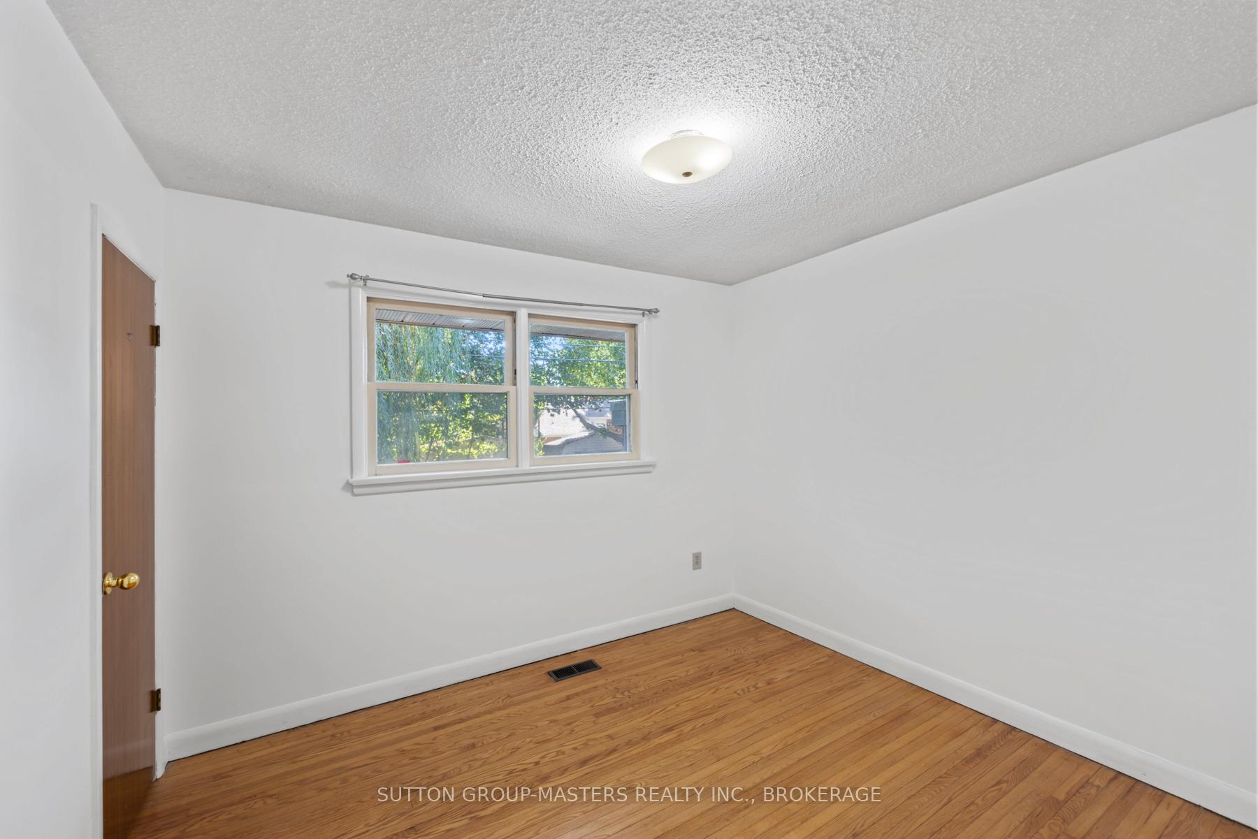 Photo 23 of 38 Watts Crescent, Kingston, Central City West — HOMEH