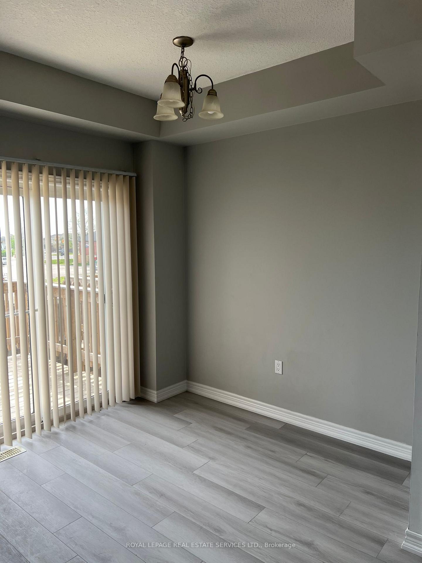 Photo 4 of 68 Bloom Crescent, Hamilton, Stoney Creek — HOMEH