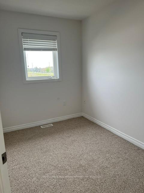 Photo 5 of 68 Bloom Crescent, Hamilton, Stoney Creek — HOMEH