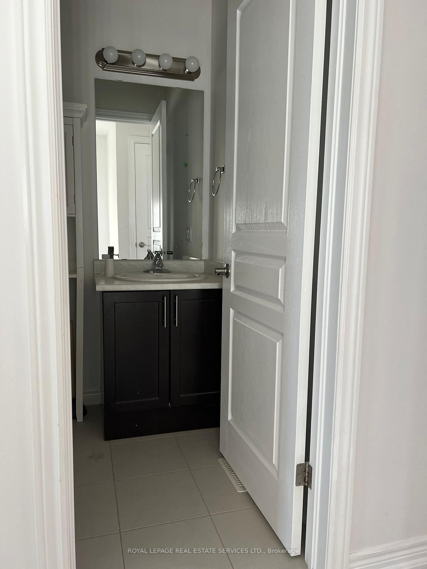 Photo 8 of 68 Bloom Crescent, Hamilton, Stoney Creek — HOMEH