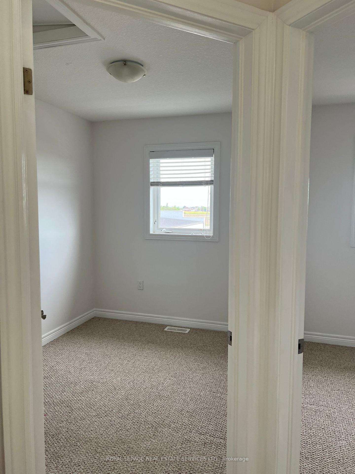 Photo 10 of 68 Bloom Crescent, Hamilton, Stoney Creek — HOMEH