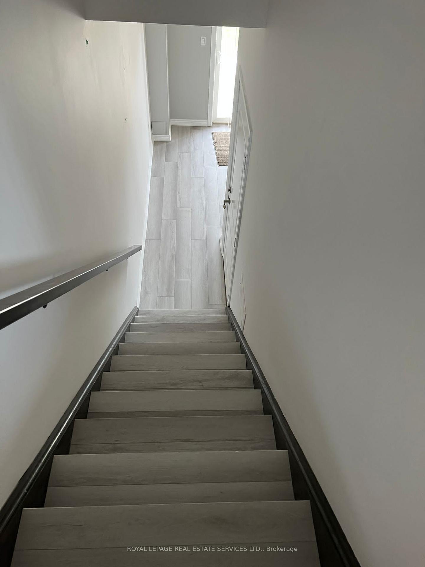 Photo 12 of 68 Bloom Crescent, Hamilton, Stoney Creek — HOMEH