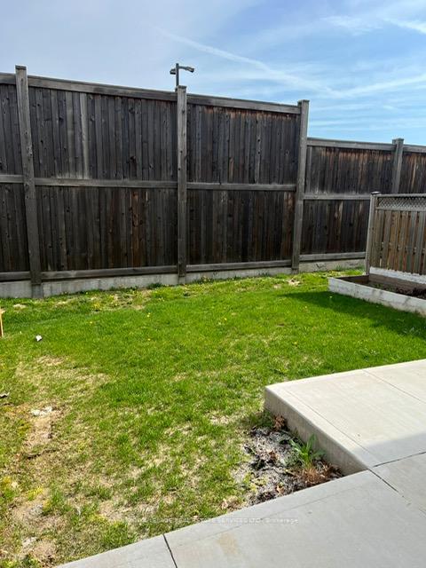 Photo 18 of 68 Bloom Crescent, Hamilton, Stoney Creek — HOMEH