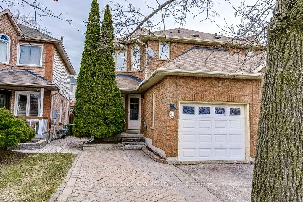 Photo 2 of 4 Harnesworth Crescent, Hamilton, Waterdown — HOMEH