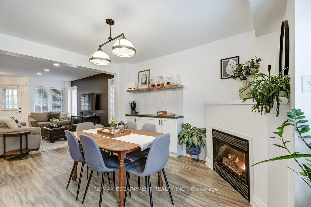 Photo 11 of 4 Harnesworth Crescent, Hamilton, Waterdown — HOMEH