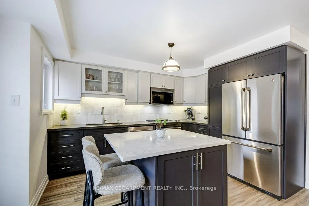 Photo 13 of 4 Harnesworth Crescent, Hamilton, Waterdown — HOMEH
