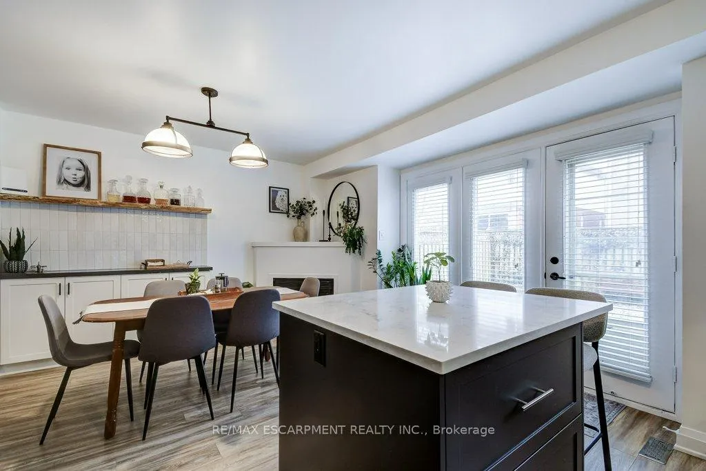 Photo 14 of 4 Harnesworth Crescent, Hamilton, Waterdown — HOMEH